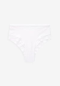 Biancheria intima femminile bianca senza cuciture in stile bikini con fascia liscia e copertura moderata, esposta su uno sfondo semplice.