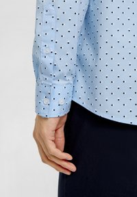 s.Oliver STRETCH - Hemd - himmelblau