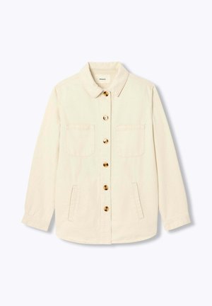 Veste-chemise blanc cassé à boutons, manches longues, deux poches poitrine, deux poches latérales basses, et boutons en écailles de tortue à l'avant.