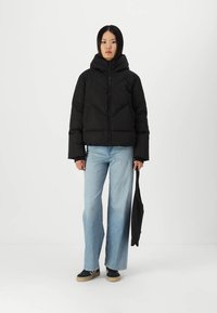 YAS YASIRIMA JACKET - Pūkinė striukė - black