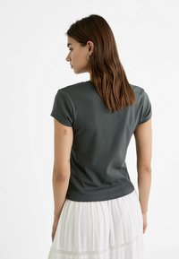 Stradivarius - T-shirt z nadrukiem