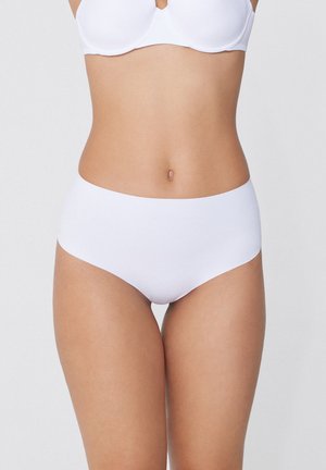 Weiße Hipster-Unterwäsche aus glattem, dehnbarem Stoff mit einem breiten, elastischen Bund, entworfen für Komfort und Bedeckung.