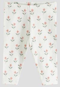 Hvide ribbede leggings med et blomster mønster, der har pink blomster og grønne blade, elastisk talje, blød tekstur og tætsiddende design.