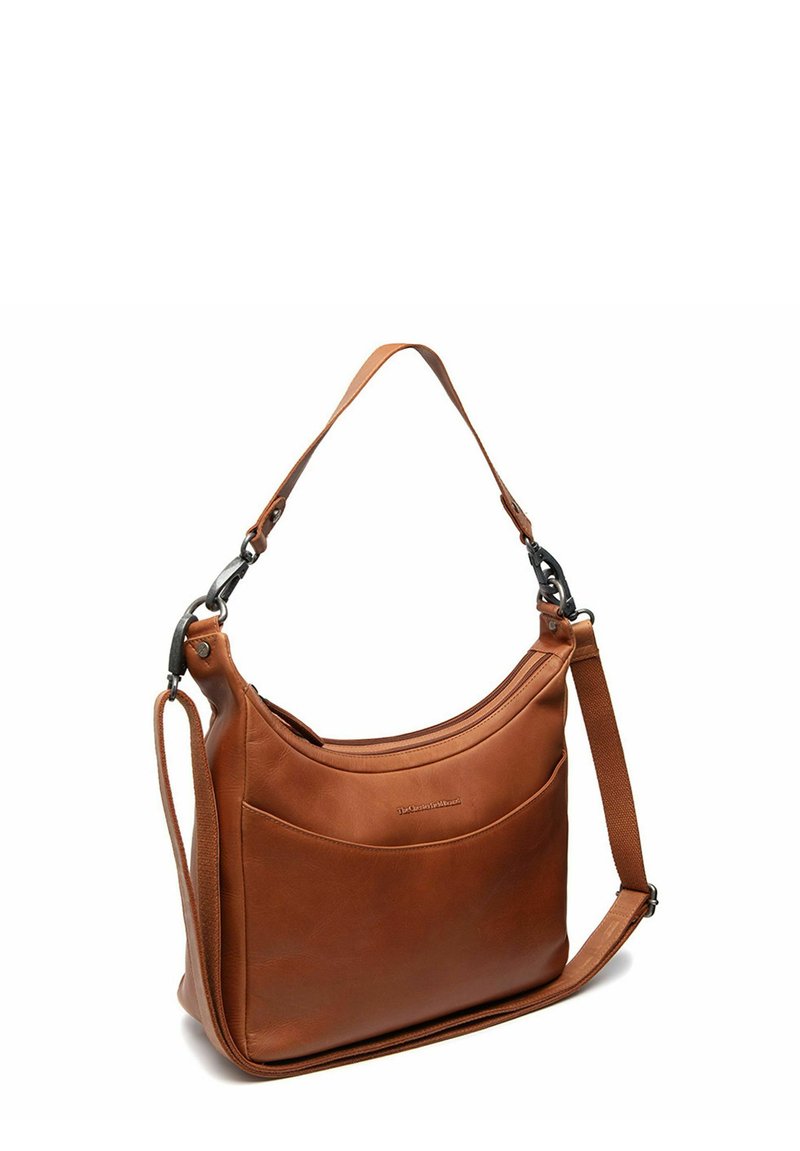Bruine leren schoudertas met een ronde vorm, verstelbare schouderriem, voorvak en een gladde textuur. Kenmerkt zich door opvallende stiksels en metalen hardware.