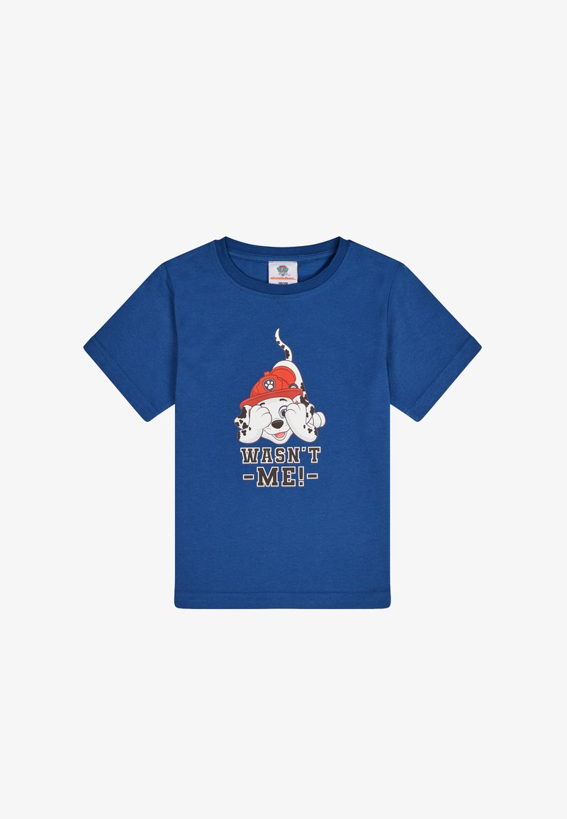 Camiseta de algodón azul con un gráfico de un perro con un casco de bombero y el texto "¡NO FUI YO!" en letras negritas y negras debajo. Manga corta.