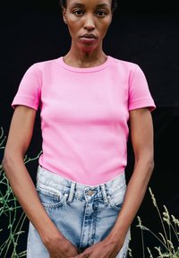 ARMEDANGELS KARDAA - T-Shirt basic - raspberry pink