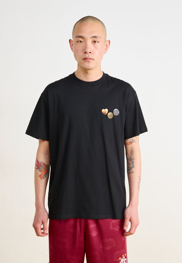 BUTTON - Print T-shirt4