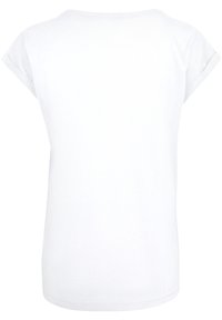 Weißes Kurzarm-T-Shirt aus Baumwolle mit lockerem Schnitt, rundem Ausschnitt und umgeschlagenen Ärmeln, das eine glatte Textur bietet.