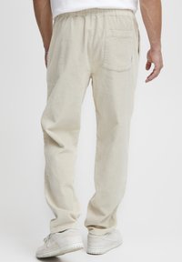Solid SDGUTTI STRAIGHT FIT - Broek - oatmeal