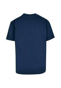 Tyrkysové bavlněné tričko, krátké rukávy, kulatý výstřih, rovný střih, hladká textura, bez viditelných vzorů nebo akcentů. Pouze zadní pohled.