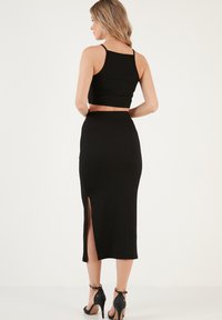 LELA SLIM FIT SET - Bluza - black