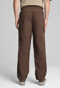 Puma CLASSICS - Cargohose - espresso brown