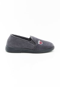Scarpa slip-on in velluto a coste grigio con suola in gomma nera e un piccolo logo rosso e bianco sul collo del piede, caratterizzata da un profilo basso e tessuto texturizzato.