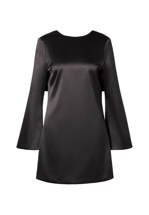 Černé saténové šaty s kulatým výstřihem a zvonovými rukávy. Hladká textura, délka nad stehna, jednoduchý design bez ozdob.