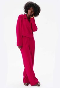 blue shadow DEMI - Broek - czerwony