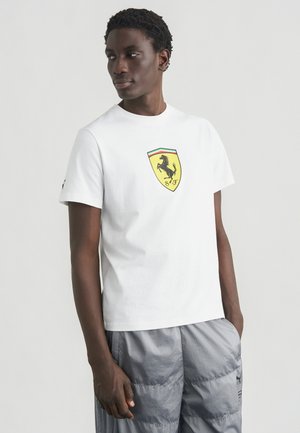 COLORED SHIELD TEE - Nyomott mintás póló - white