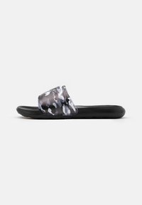 Unselected, black/grey fog/particle grey/white
