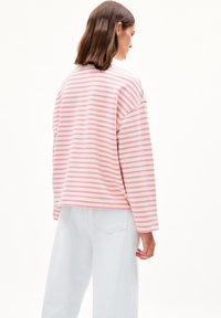 ARMEDANGELS FRANKA STRIPE - T-shirt à manches longues - raspberry pink undyed