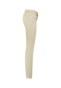 Jeans skinny beige con una textura suave, cintura alta, diseño estándar de cinco bolsillos y un sutil detalle de costura a lo largo de las costuras laterales.