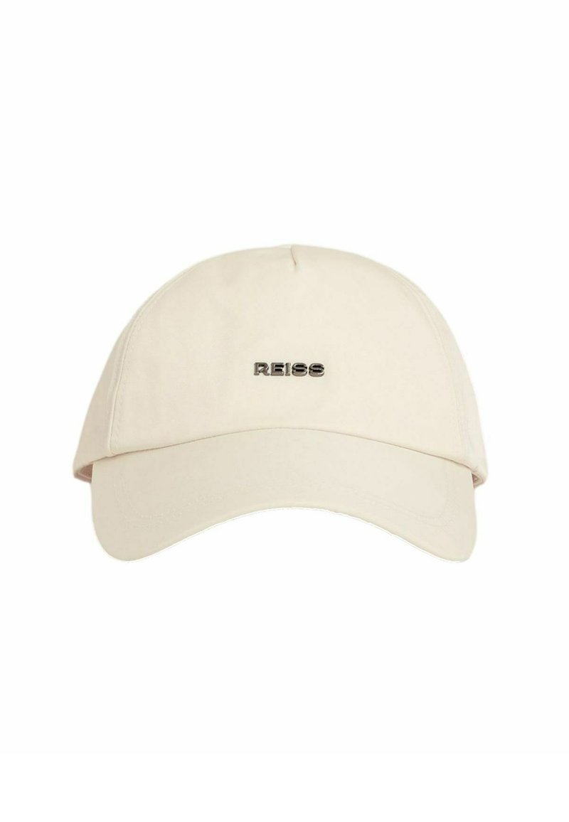 Beige baseball cap lavet af stof med en rund krone og en buet skygge. Har et metallic logo "REISS" på forsiden.