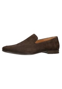 Chaussure plate en daim marron à enfiler avec un bout pointu, un détail de couture subtil, un talon bas et une doublure intérieure lisse.