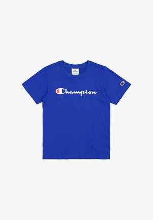 Tricou din bumbac albastru, cu un mare logo alb "Champion" și o mică etichetă de marcă pe mânecă stângă. Mâneci scurte, design cu guler rotund.