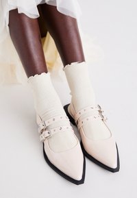 DINKY - Ballerinat nilkkaremmillä - off white