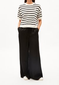 ARMEDANGELS T-shirt med print - off-white