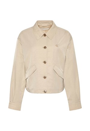Beige cropped jakke med lange ærmer, knaplukning foran, to klaplommer, spids krave og lille broderet "cK" logo på brystet.
