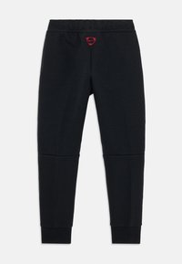 Pantalons de jogging noirs pour hommes avec des jambes fuselées, des poignets côtelés, une taille élastique et un logo Nike rouge au centre de la taille.