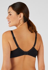 Damart SOUTIEN CROISÉ GRAND MAINTIEN EFFET GUIPURE - Sujetador con aros - Black