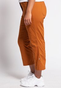 Ulla Popken Tygbyxor - tabac clair