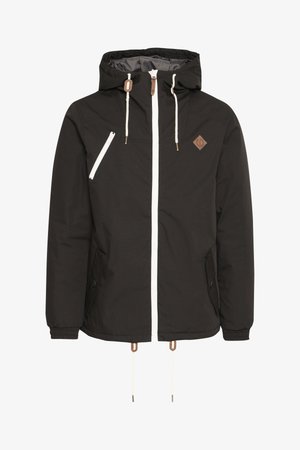 Svart hettegenserjakke med hvit glidelås, to sidelommer, en liten brystlomme og brune detaljer på snorene og logoen.