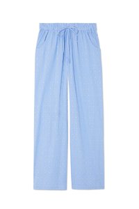 Calças de pijama azuis com um padrão de riscas verticais e pequenos desenhos geométricos. Apresentam uma cintura elástica com cordão e bolsos laterais.