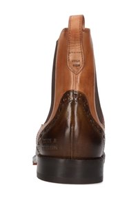 Botte Chelsea en cuir marron avec des détails en brogue, panneaux latéraux élastiques, tirant au talon et logo "Melvin & Hamilton" embossé.