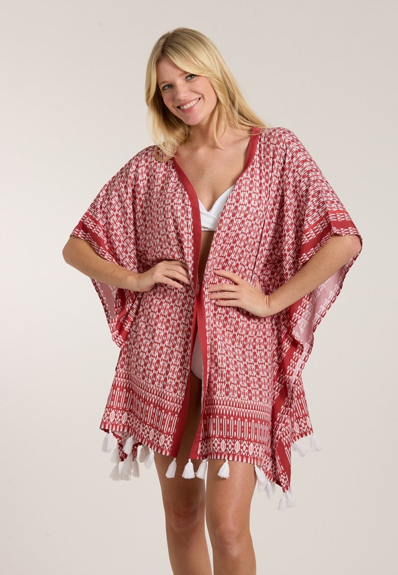 Sarkans un balts rakstains kimono ar vieglu audumu, atvērtu priekšpusi, īsām piedurknēm un pušķu akcentiem apakšmalā.