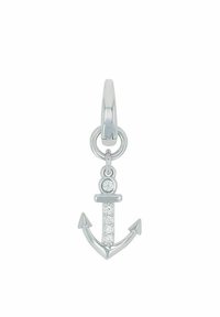 Ciondolo a forma di ancora in argento con finitura lucida, adornato con pietre trasparenti lungo l'asse verticale e un anello per il fissaggio nella parte superiore.
