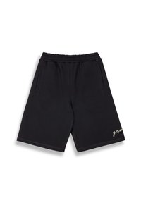 Pantalones cortos negros de tela suave, con una cinturilla elástica, bolsillos laterales y un logo blanco bordado en el dobladillo inferior izquierdo.