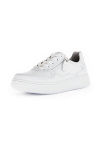 Weiße Leder-Sneaker mit abgerundetem Zehenbereich, Schnürung und seitlichen Reißverschlüssen. Verfügt über eine strukturiere Gummisohle und minimalistische Designdetails.