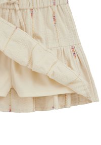 Jupe couleur crème avec des rayures texturées verticales et une petite broderie multicolore, présentant une ceinture froncée et une doublure intérieure.