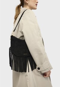 nat & nin LUNE FRANGE - Borsa a tracolla - black
