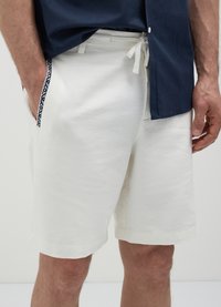 Calliope BERMUDA - Shorts - bianco