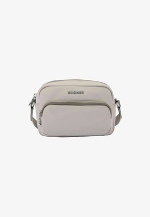 Bolso bandolera de color gris claro con una textura suave, que cuenta con un bolsillo frontal con cremallera, logo en relieve y correa ajustable.