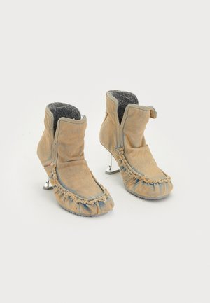 D-WOODSTOCK HEEL AB - Vinterstøvler - frost grey wash/silver-coloured/cashmere rose