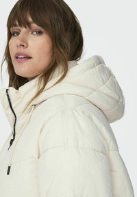 ONLY Carmakoma WATTIERTE CURVY - Žieminė striukė - whitecap gray