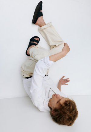 PULL&BEAR FLAT - Pantolette flach - black