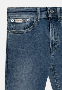Calvin Klein Jeans Jeans slim fit - new mid blue