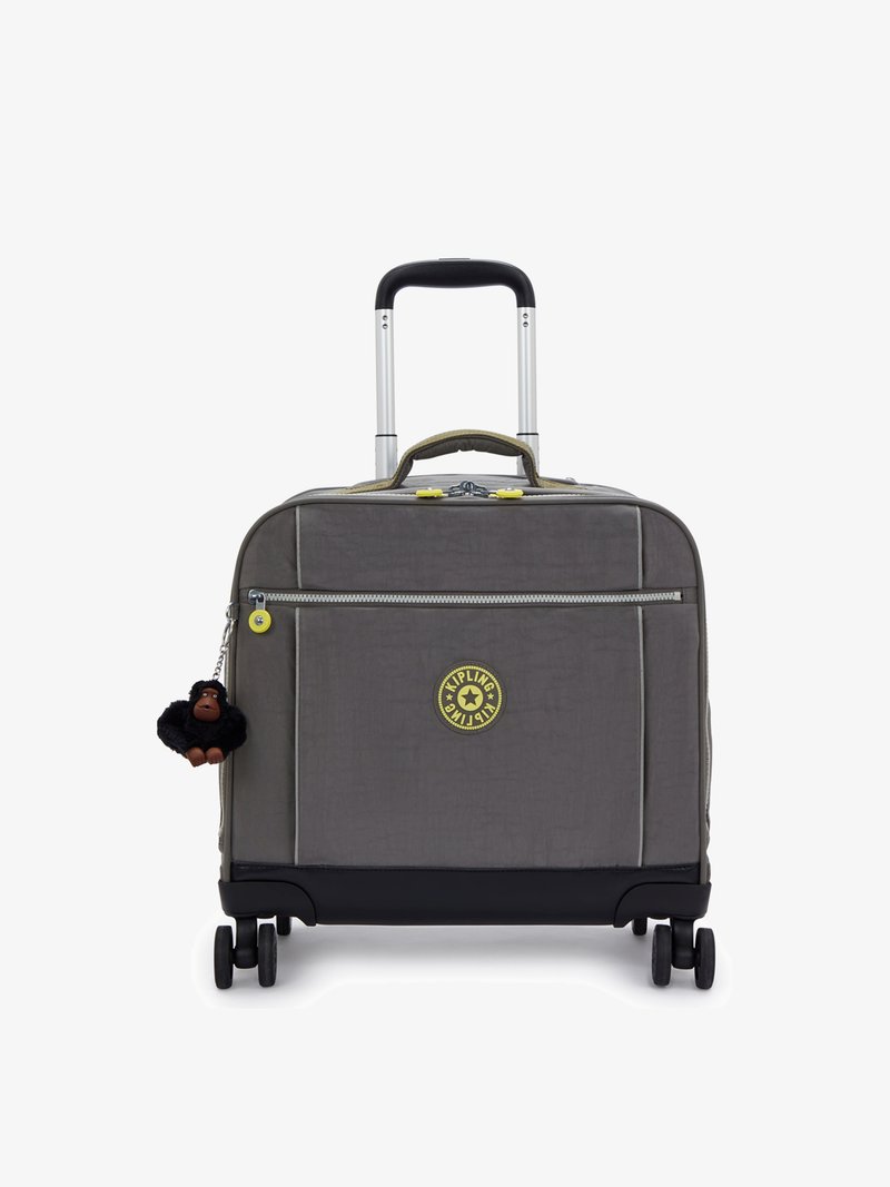 Valigia grigia con finitura testurizzata, manico estraibile, dettagli gialli e portachiavi a forma di scimmia. Presenta quattro ruote per una facile mobilità.