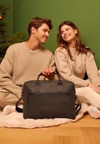 Gusti Leder ELIJAH - Aktentasche - nussbaum