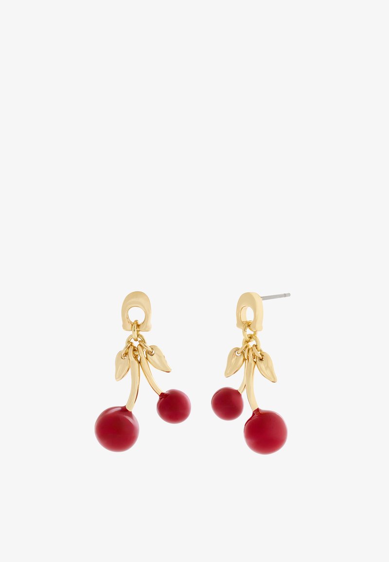 Boucles d'oreilles dorées avec deux charms cerise rouges et petites feuilles dorées suspendues à chaque puce.